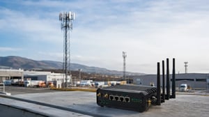 Cellular router with multiple network towers